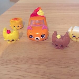 Cruisy Croissant Shopkins Cutie Car with 4 Shopkins